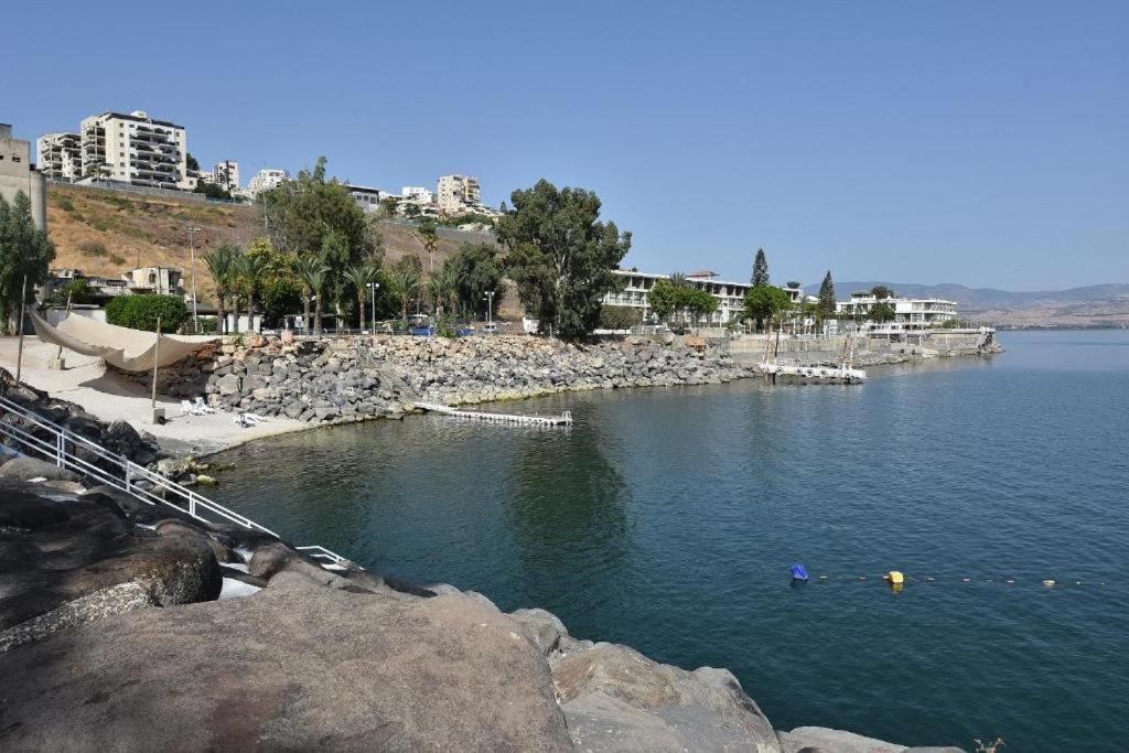 Roses By Lake Kinneret Tiberias Exterior photo